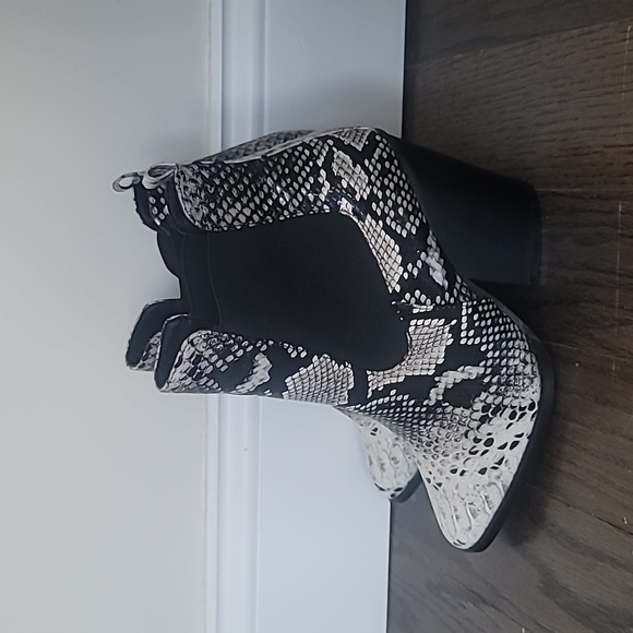 FTF snakeprint booties w size 8 - Picture 4 of 10